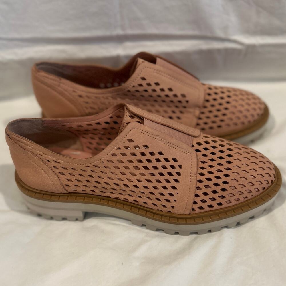 VINCE CAMUTO NWOB  Mritsa Perforated Petal Pink Mauve Leather Oxford Loafer 6.5 - Picture 6 of 10